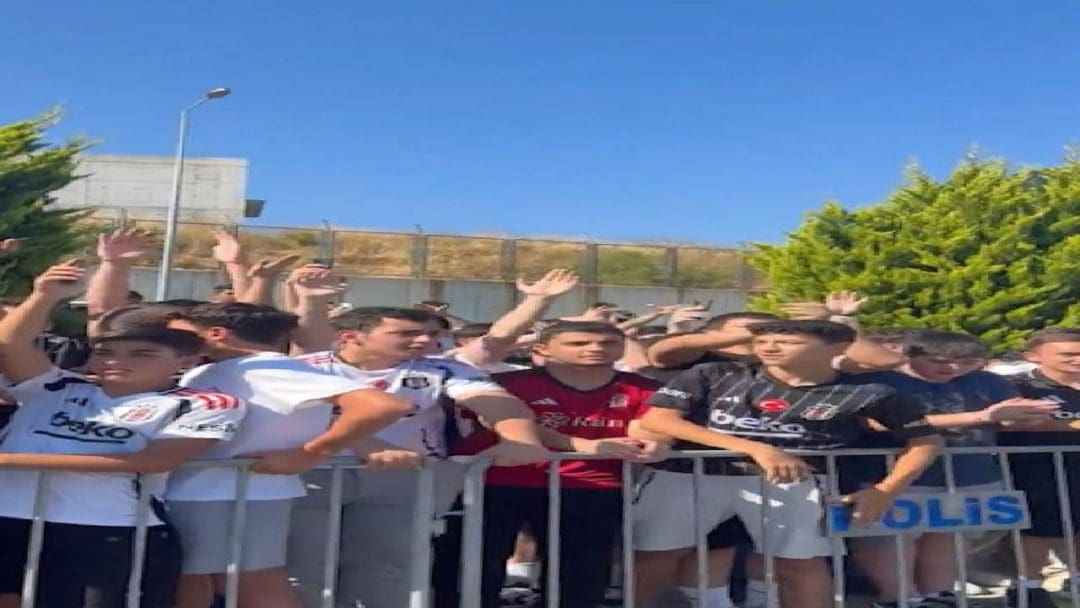 Taraftarların Yoğun Katılımı ve Coşkulu Karşılama