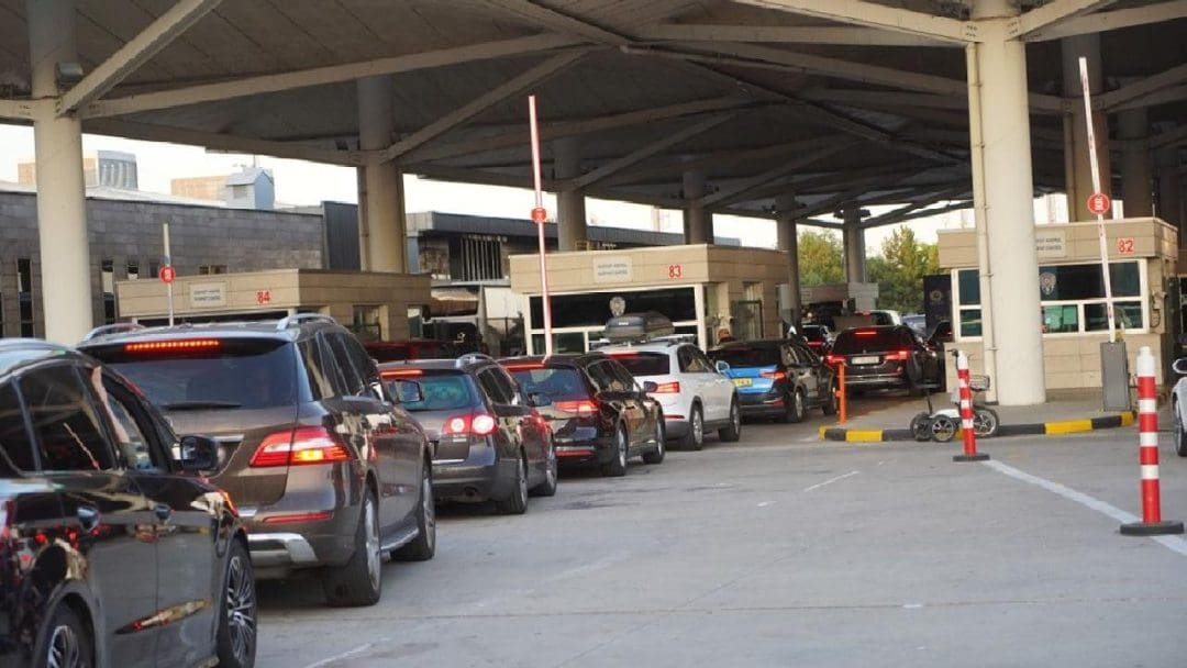 Gurbetçiler İçin Tatil Sezonu Başladı: Sınır Kapılarında Yoğunluk ve Alınan Önlemler