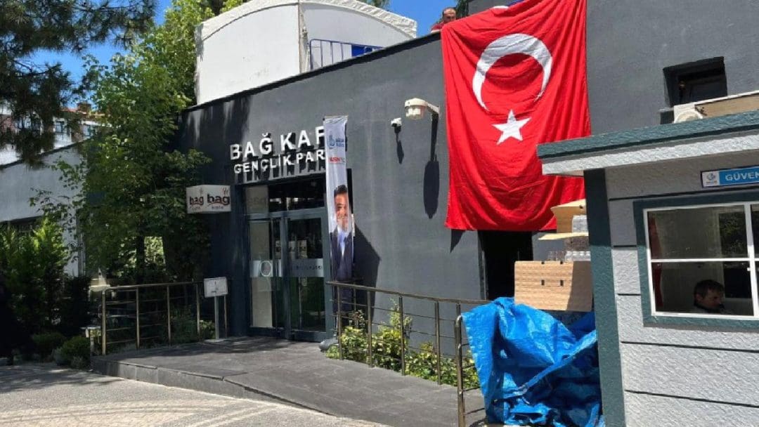 Erdoğan'ın Bayrak Çağrısı ve Halkın Tepkisi
